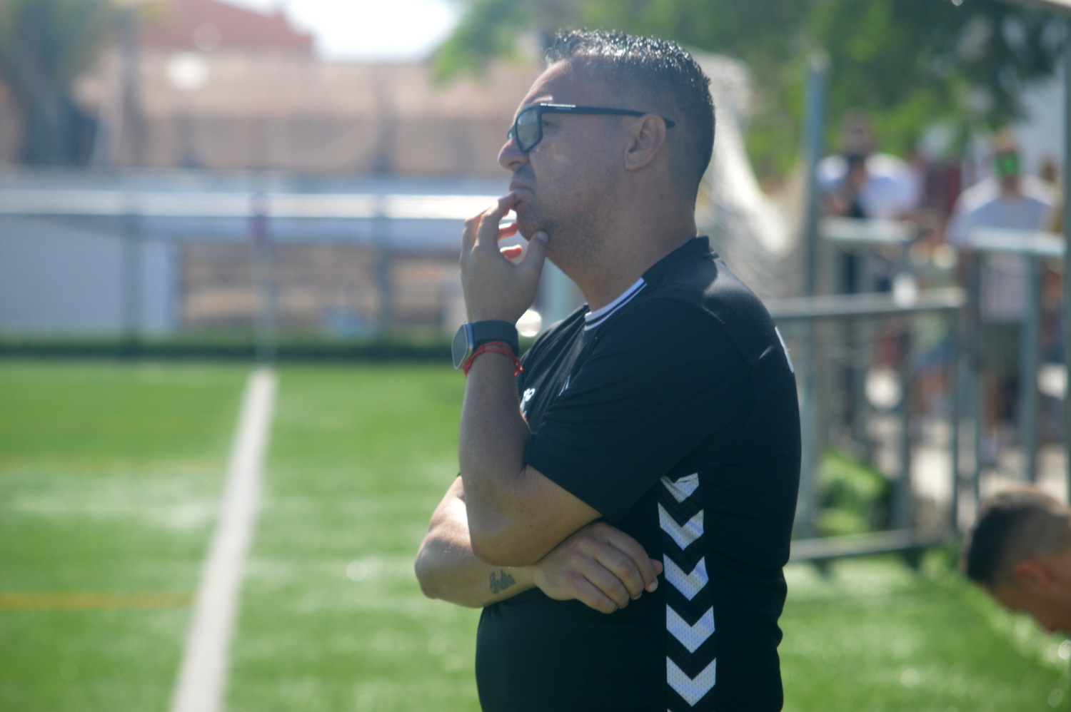 Tino Déniz, pensativo en el partido contra el Panadería Pulido San Mateo (Foto: JAH)