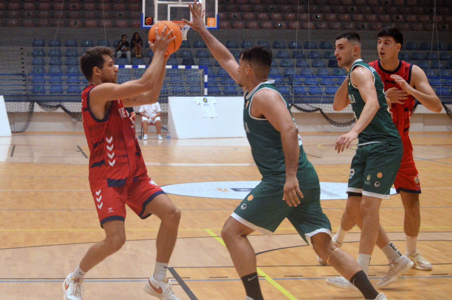Imagen del encuentro del Baloncesto Telde ante la ADC Boadilla en El Hornillo (Foto: JAH)