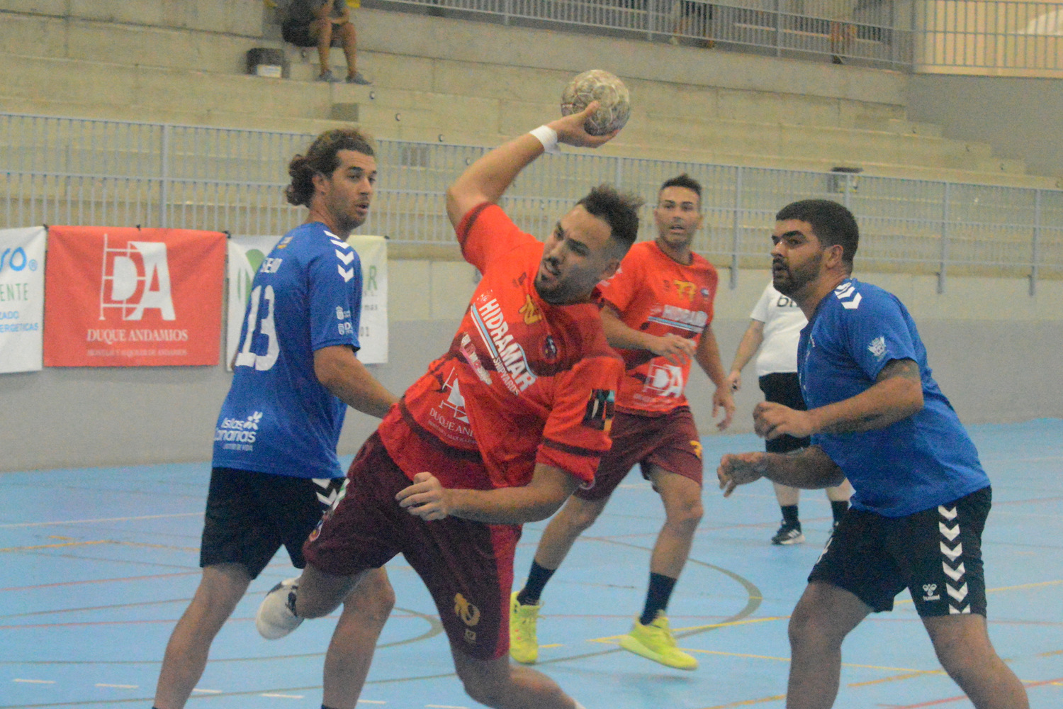 Nairobi Armas, en una acción ofensival del UB Ciutel (Foto: Juan Antonio Hernández)