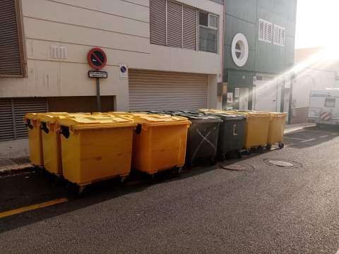 Imagen de los contenedores de residuos en el vado / TA