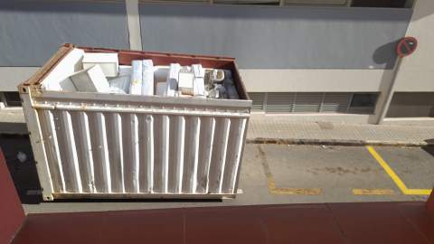 Imagen del contenedor fuera del vado / TA