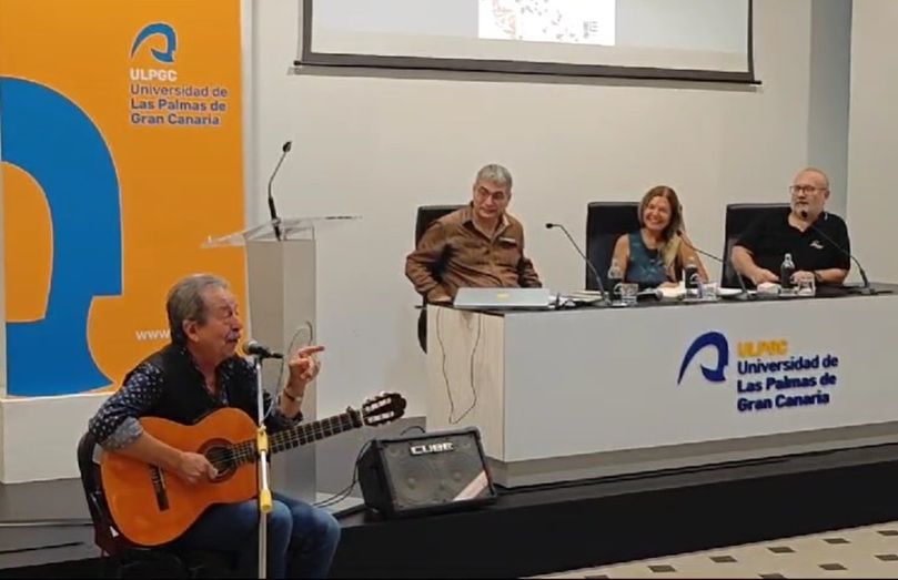Federico Glez (periodista y profesor de Sociolog&iacute;a de la ULPGC);  Nadia Jim&eacute;nez (autora, abogada y periodista), Jorge Alberto Liria (periodista  y director de Mercurio Editorial) y el cantante uruguayo Tite Fern&aacute;ndez/TA.