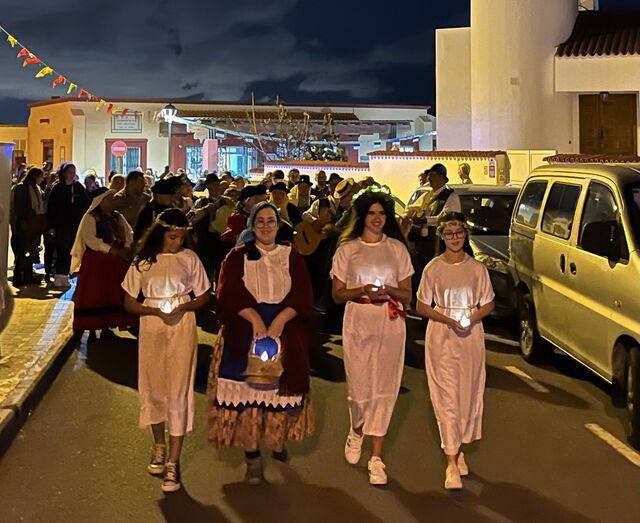Imagen del Paseo de la Luz del pasado año en Playa del Hombre/TA.