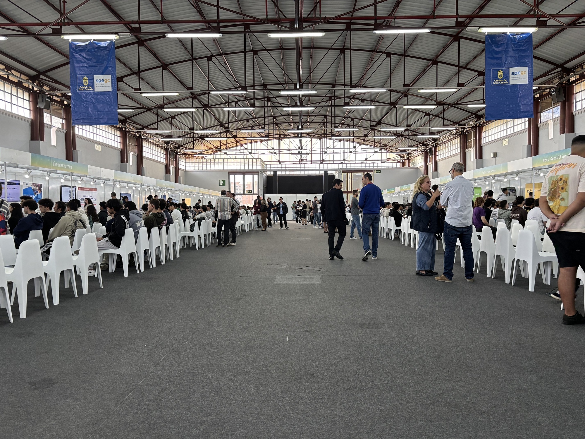 Dos institutos de Telde participan en el encuentro Conecta TIC