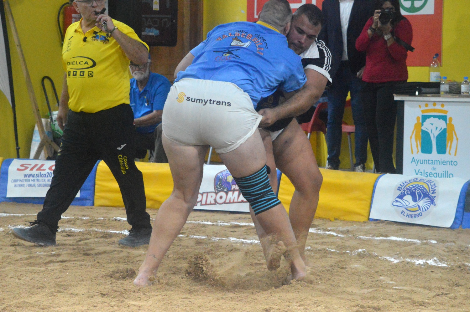 Agarrada de Kevin Acosta con Cristo Hernández (Foto: Juan Antonio Hernández) Agarrada de Kevin Acosta con Cristo Hernández (Foto: Juan Antonio Hernández)