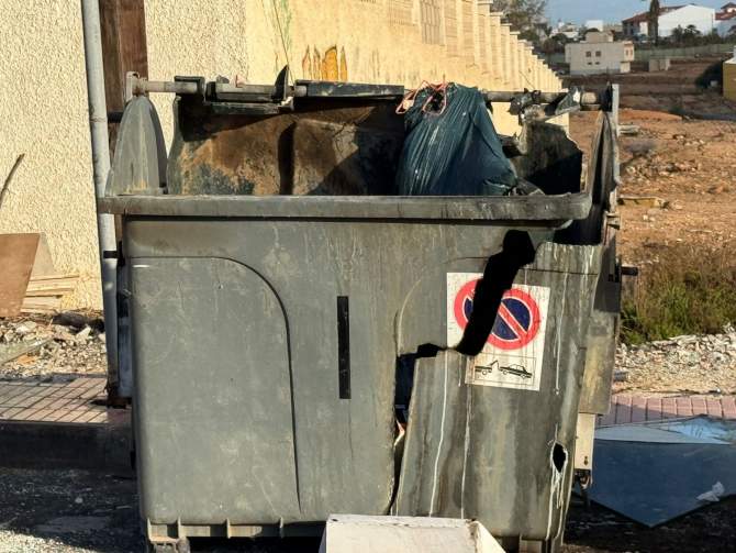 Estado de los contenedores en Las Huesas (Foto cedida)