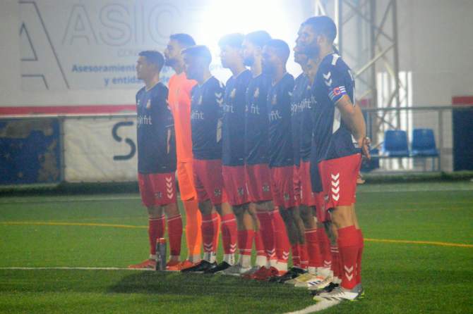 Minuto de silencio por el fallecimiento del padre de Alejandro Peraza (Foto: juan Antonio Hernández)