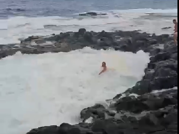 Un hombre pone en riesgo su vida con un imprudente salto en el Bufadero de La Garita/Instagram @canarias1500kmdecosta.