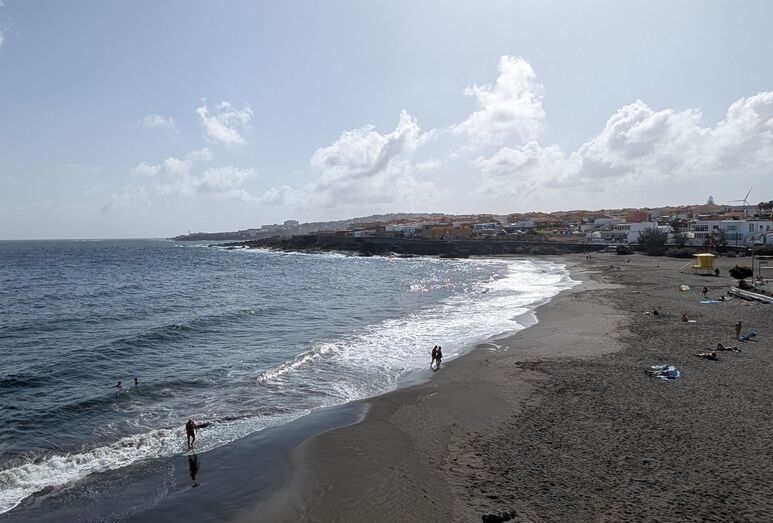 Nubosidad a primeras horas y tarde despejada en Telde