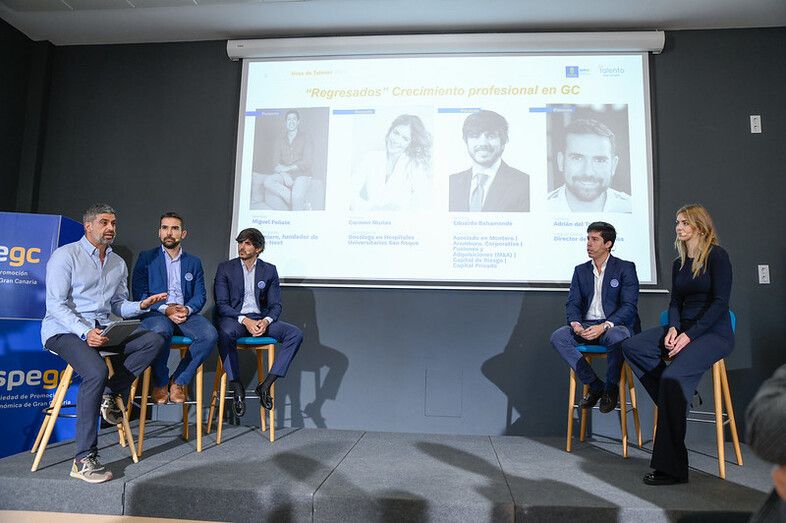 El teldense Miguel Peñate, el segundo por la derecha, en el evento organizado por el Cabildo(TA.