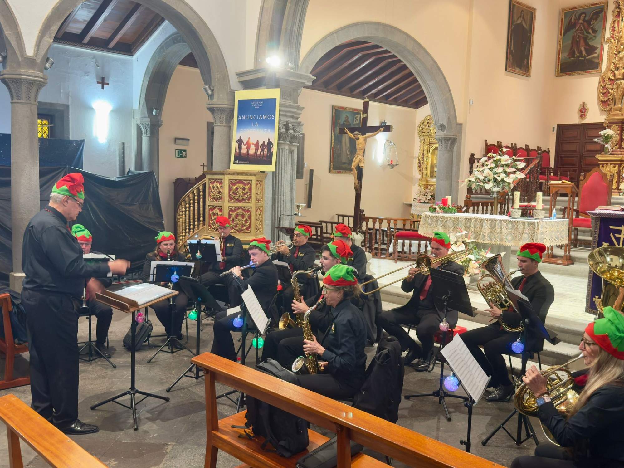 Concierto navide&ntilde;o anoche en la Iglesia de Jin&aacute;mar/TA.